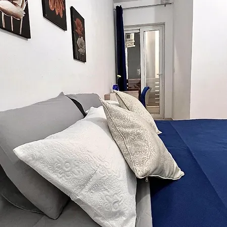 Habitacion Doble O Sencilla En Apartamento Compartido En Malta , Zona Centrica *