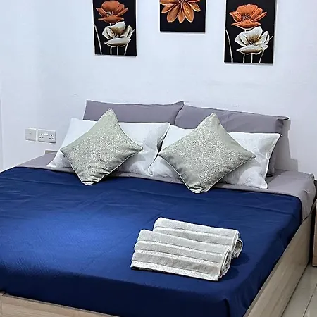 Habitacion Doble O Sencilla En Apartamento Compartido En Malta , Zona Centrica